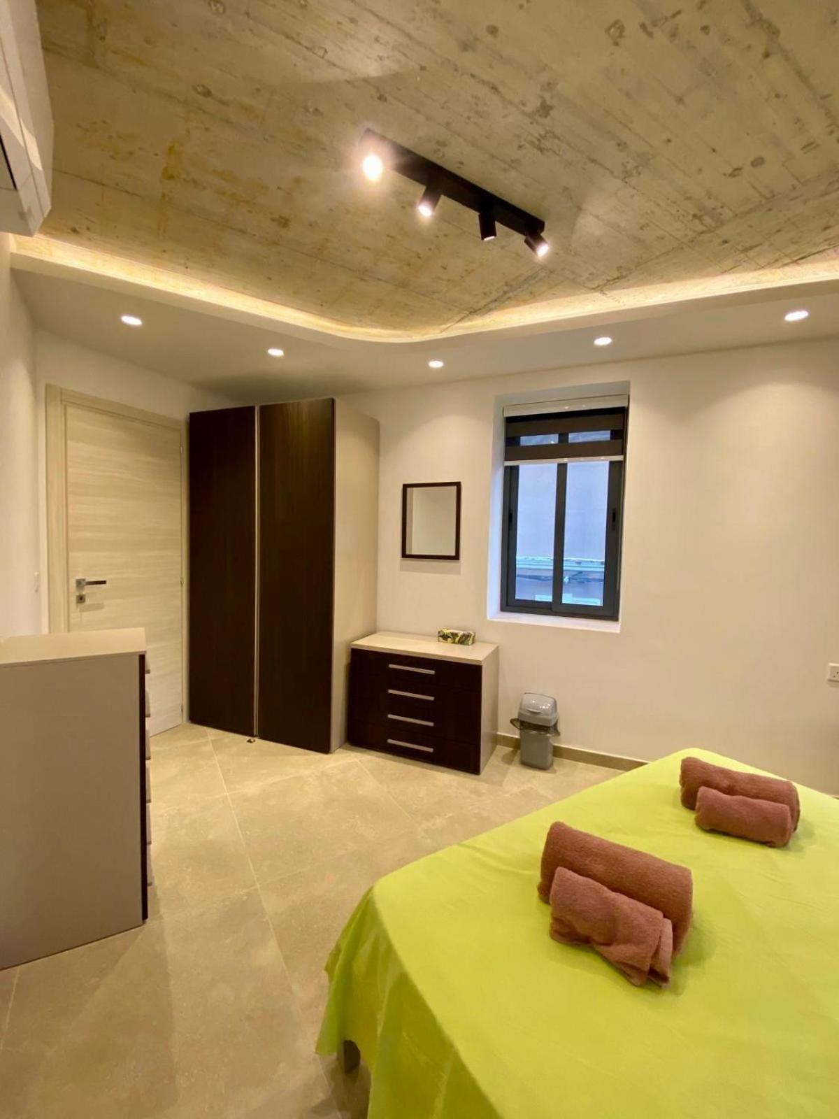 Cosy Modern In Il-gzira *